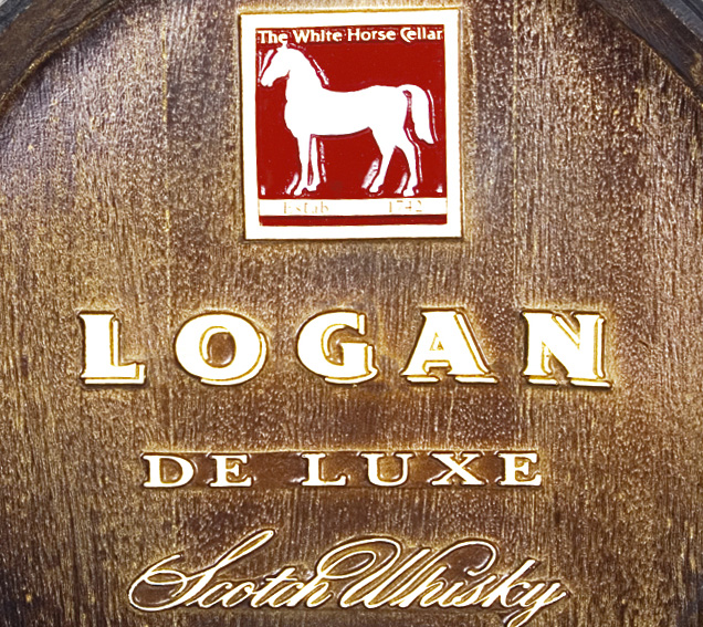 Barril decorativo de parede pequeno - Logan Whisky